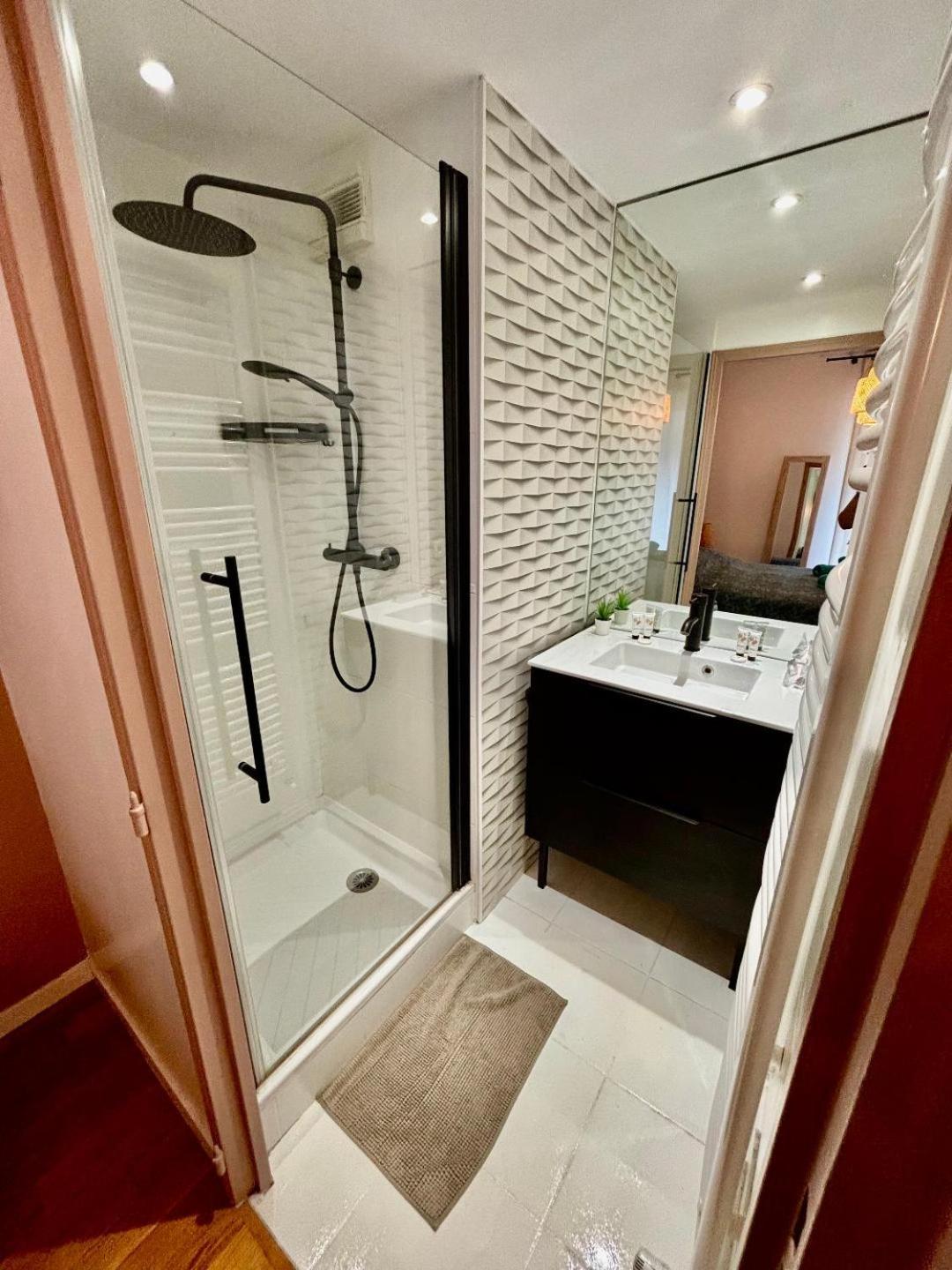 Top !!! 3 Chambres, Climatisation, Terrasse Villeurbanne Dış mekan fotoğraf